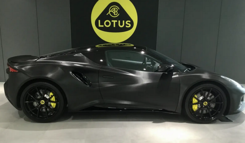 Lotus Emira i4 First Edition “Carbon look” pieno
